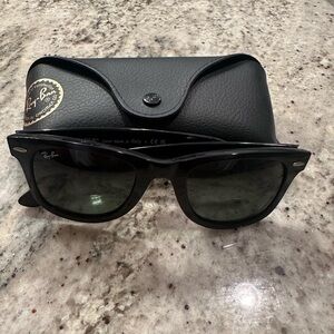 Brand New Ray-Ban Men’s Wayfarer Sunglasses